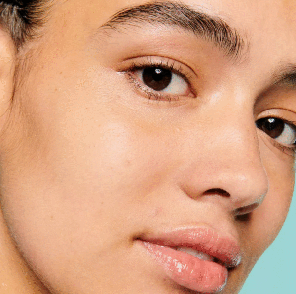 Benefit Cosmetics The POREfessional: Lite Ultra-Lightweight Face Primer - Image 3